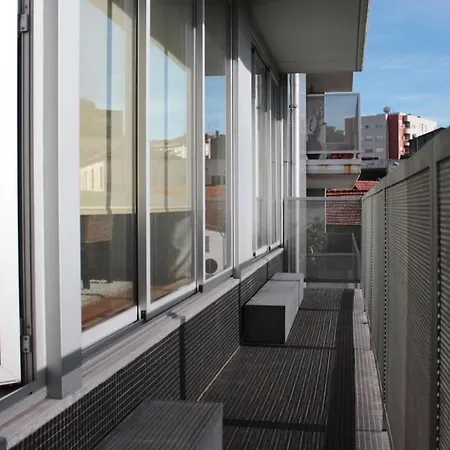 Modern And Quiet T1 With Private Garage * Porto