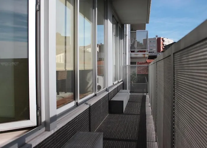 Modern And Quiet T1 With Private Garage * Porto