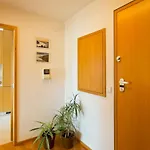 Modern And Quiet T1 With Private Garage Porto