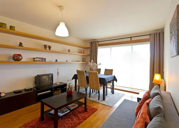 Modern And Quiet T1 With Private Garage *