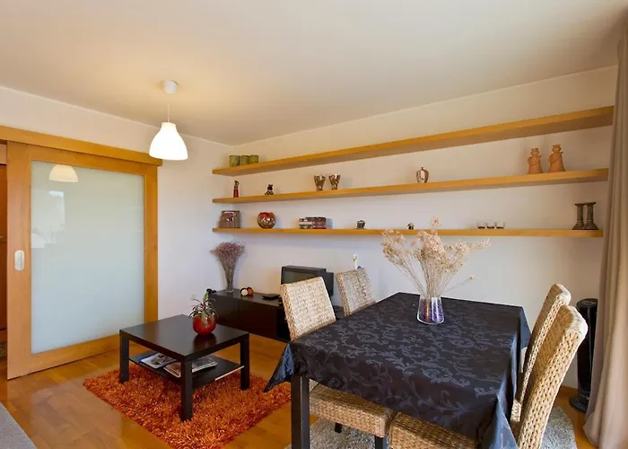 Modern And Quiet T1 With Private Garage Apartman *