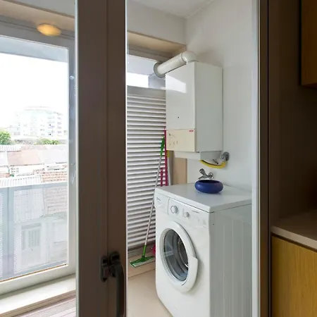 Modern And Quiet T1 With Private Garage