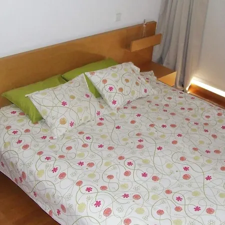 Modern And Quiet T1 With Private Garage Apartamento *