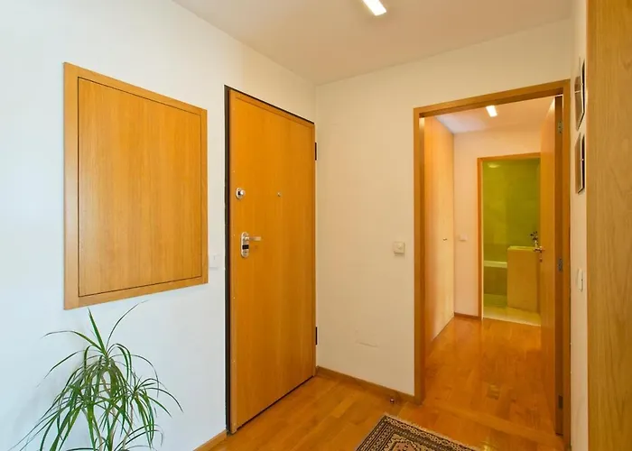Modern And Quiet T1 With Private Garage Apartament Porto